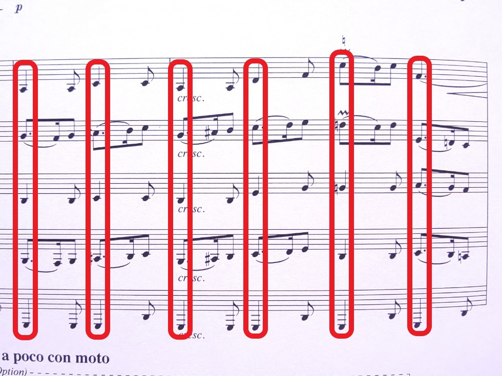 拍にはまる音が赤で囲まれたクラリネットの五重奏の楽譜