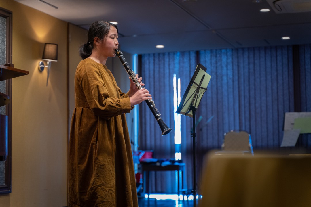 ソロ演奏する生徒