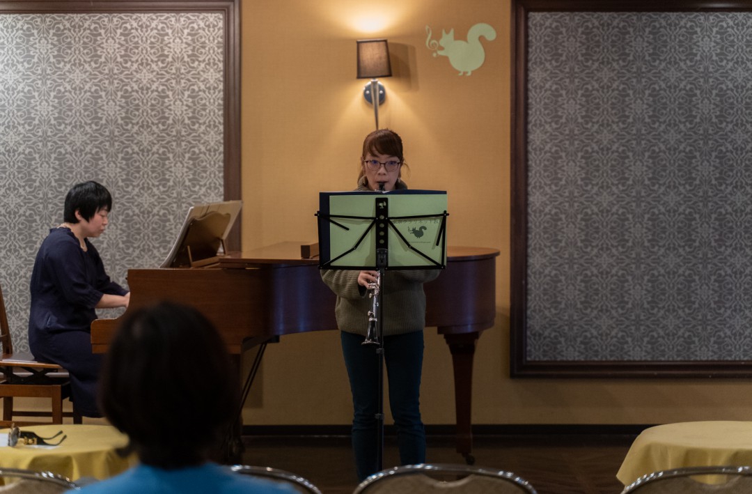 ソロ演奏する生徒