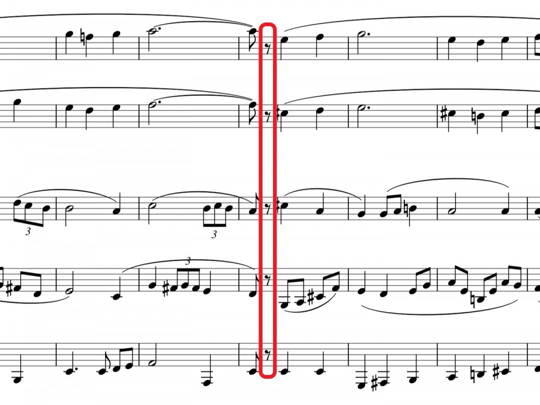 意識した方が良い休符が示されたアンサンブルのスコア