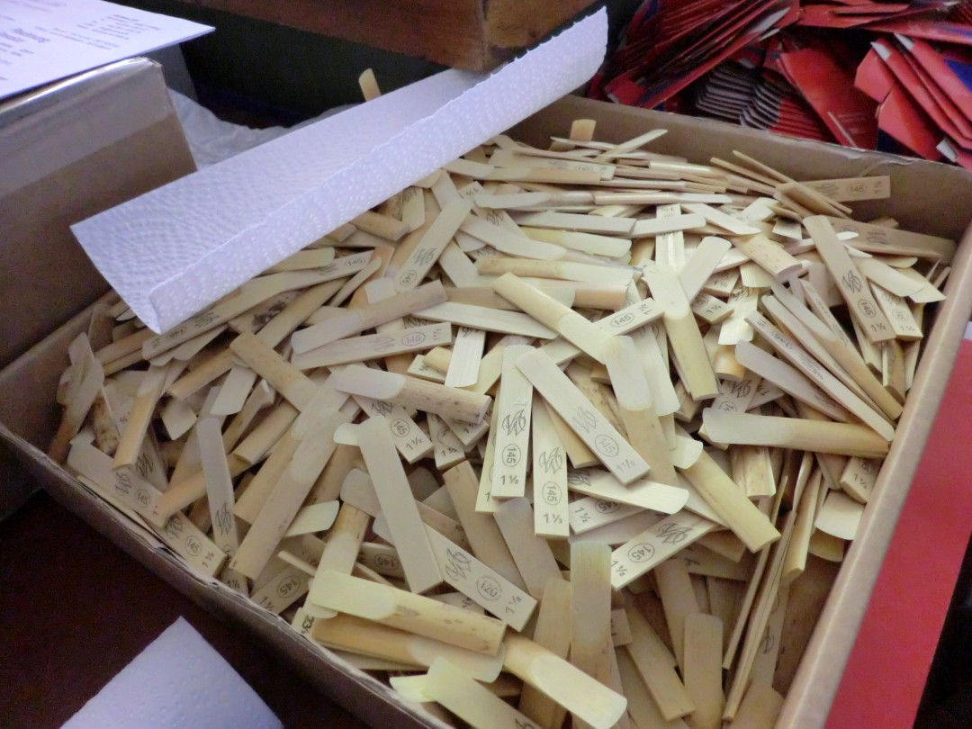 山のように置いてあった個包装前のリード