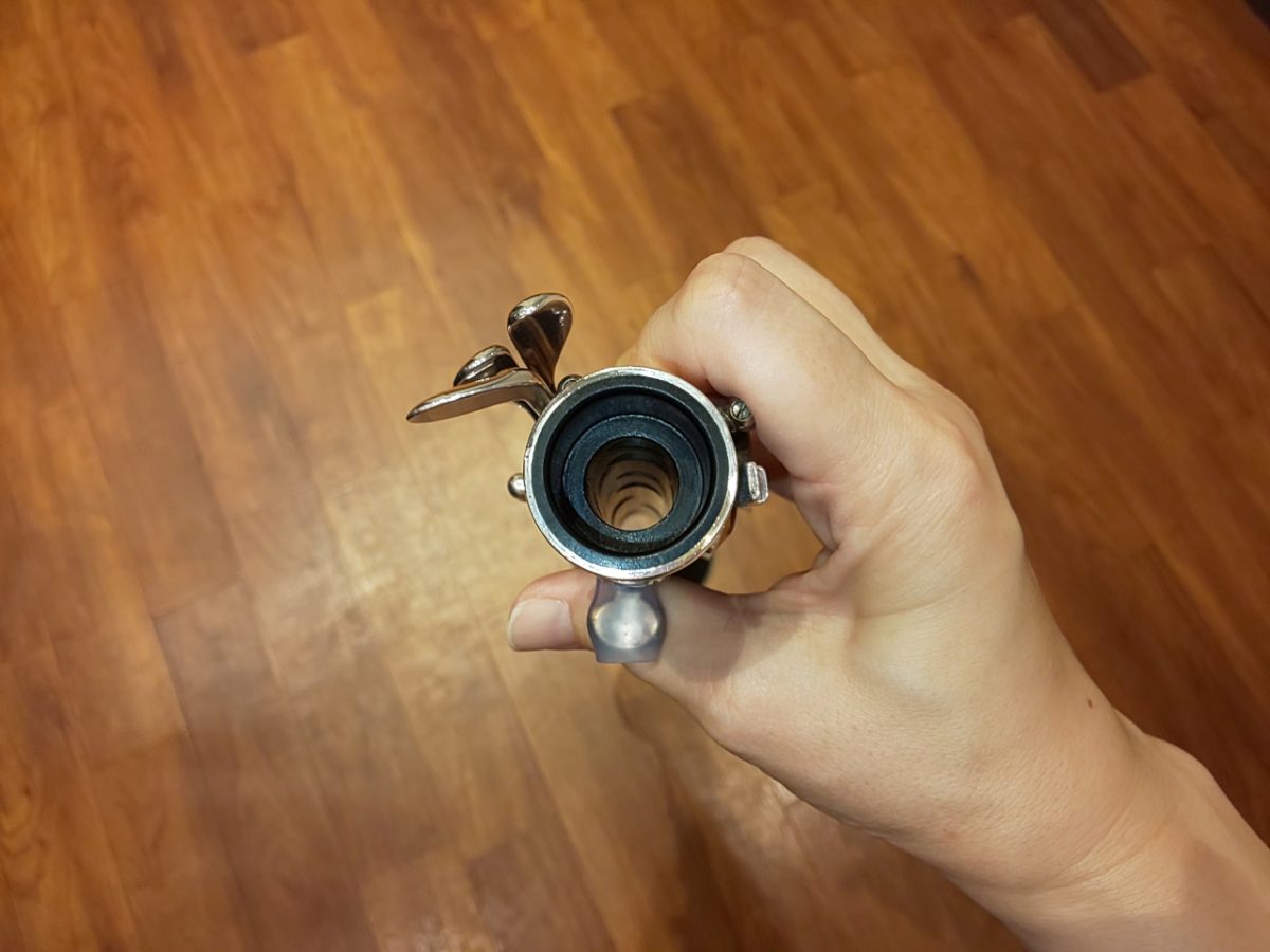 クラリネットと右手親指の良くない角度