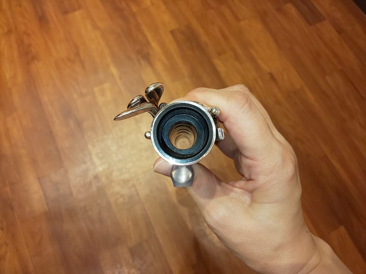 クラリネットと右手親指の望ましい角度