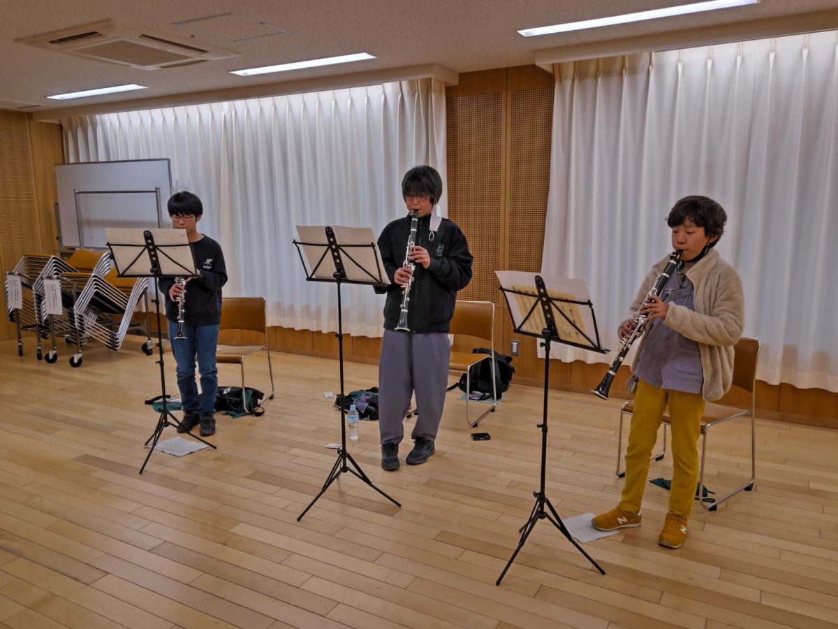 アンコンに向けて練習する生徒達