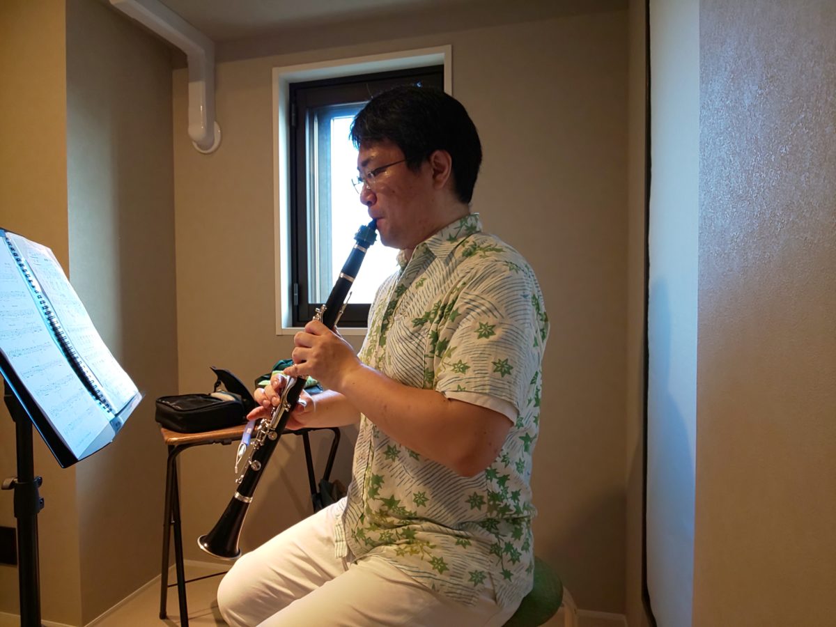 自分の音をしっかり聴きながら演奏する生徒