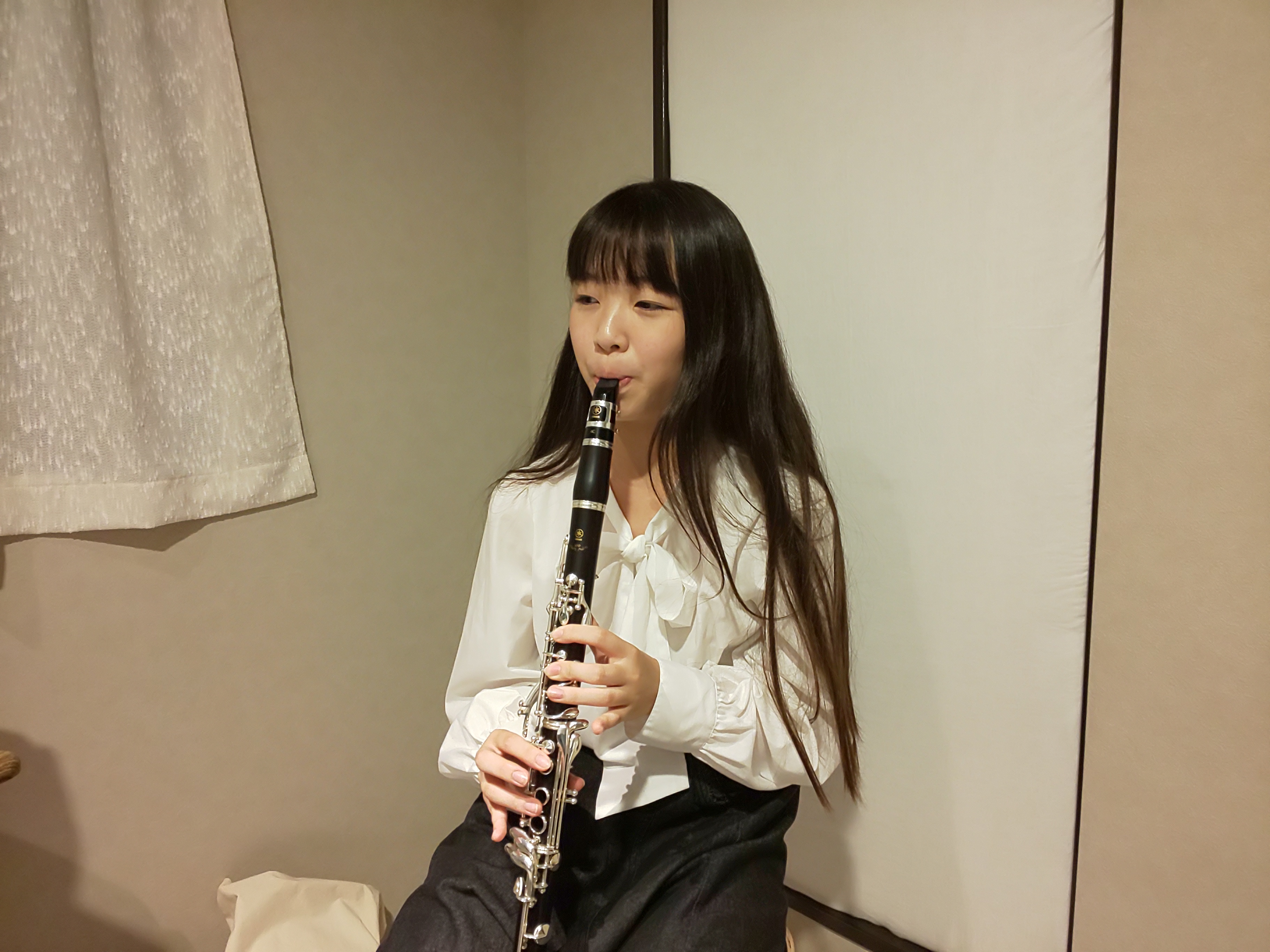 新曲の練習に取り組む生徒