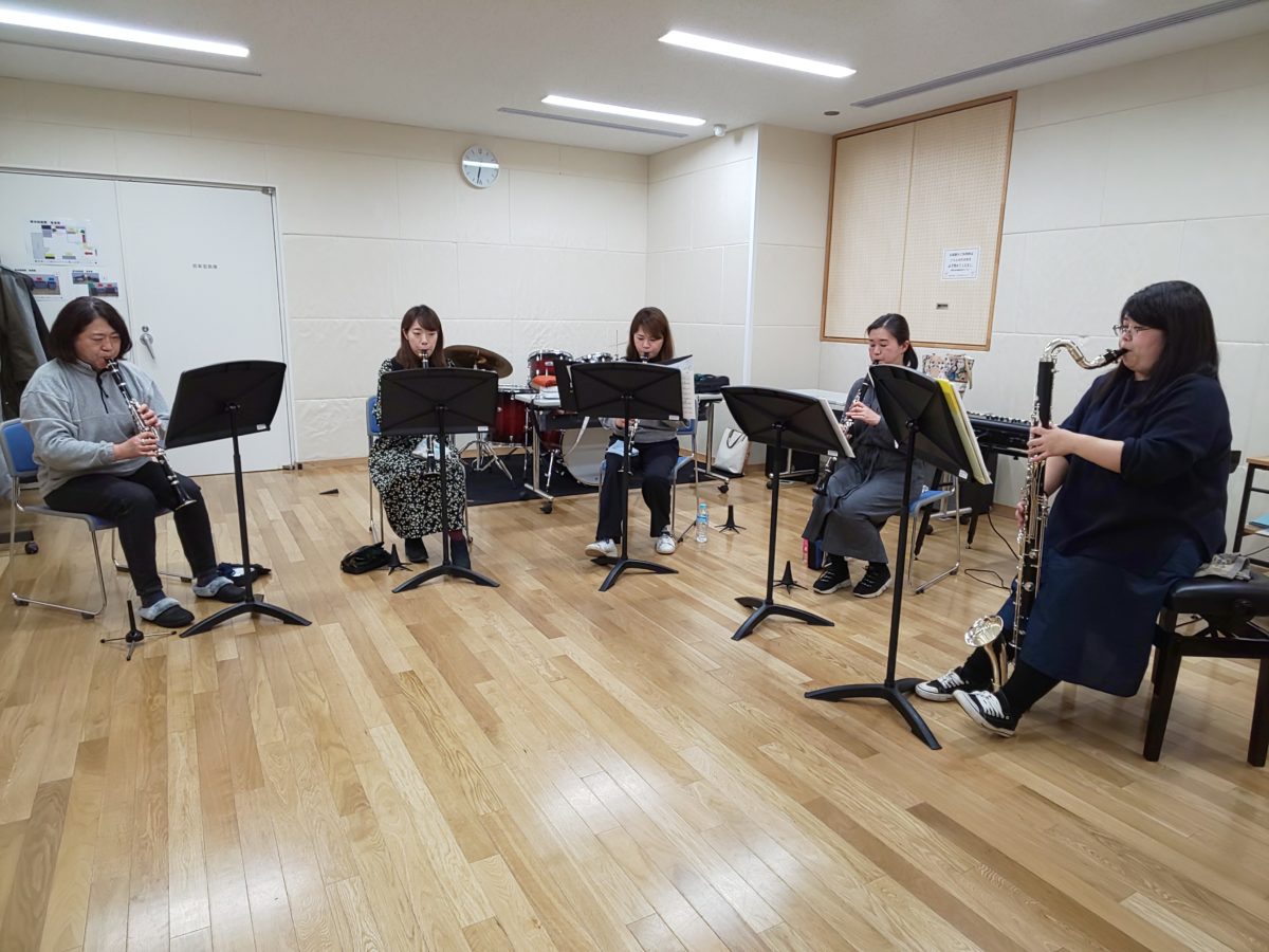 発表会前最後のクラスに臨む上級者アンサンブルメンバー